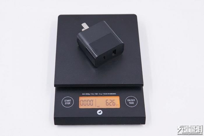 拆解报告：ZMI紫米30W 1A1C USB PD快充充电器HA722