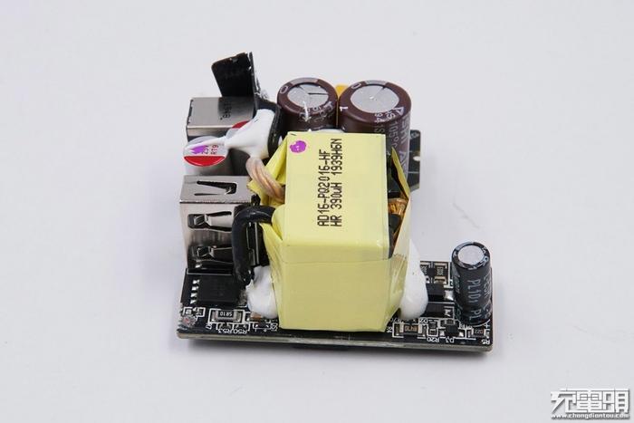 拆解报告：ZMI紫米30W 1A1C USB PD快充充电器HA722