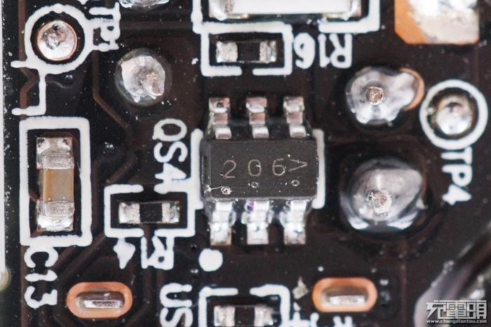 拆解报告：ZMI紫米30W 1A1C USB PD快充充电器HA722