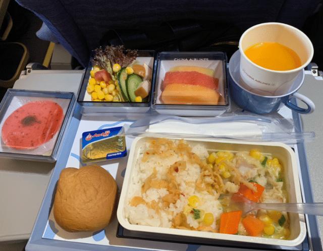 坐飞机要第二份飞机餐，会不会遭到空姐“嘲笑”？空姐是这么说的