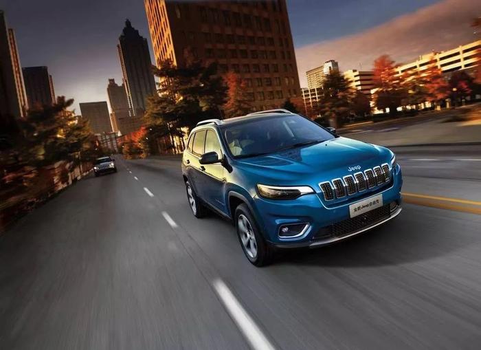 全新Jeep自由光换『芯』加『料』上市，中级SUV市场格局将变？
