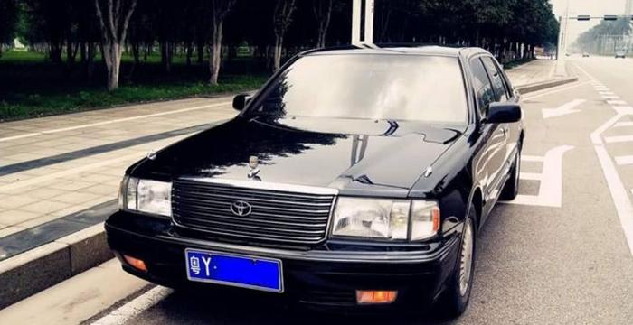 90年代的神车：第10代丰田皇冠155，行驶至今12万公里