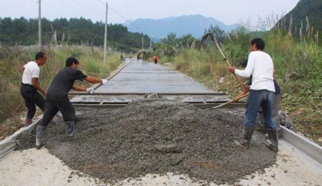 为什么农村只修水泥路而不修柏油路？专家说了大实话，你们同意吗