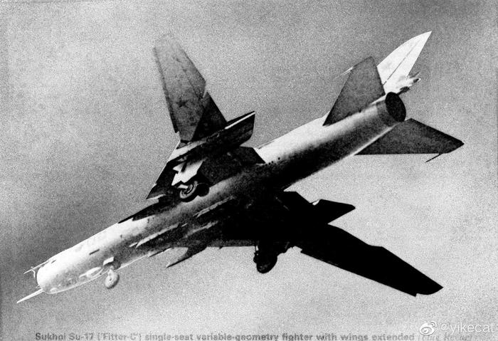 Сухой Су-17M（C-32M）/Sukhoi Su-17M（S-32M）歼击轰炸机