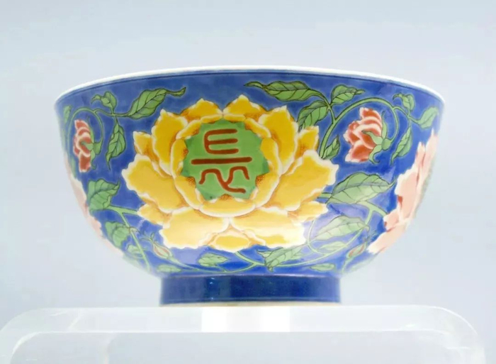 清朝彩瓷之冠——珐琅彩瓷器，康熙一朝试烧30年才