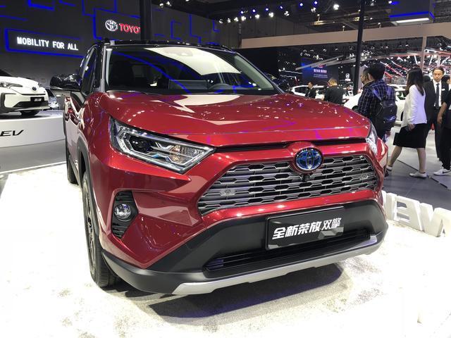 奇骏、CR-V最强对手登场，全新RAV4外观硬了，配置大升级！