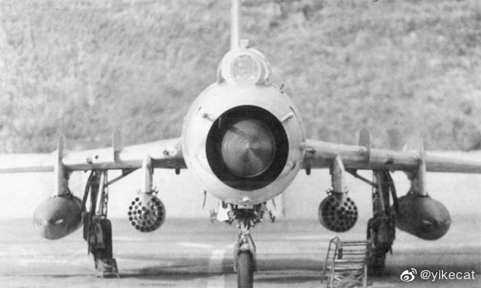 Сухой Су-17M（C-32M）/Sukhoi Su-17M（S-32M）歼击轰炸机