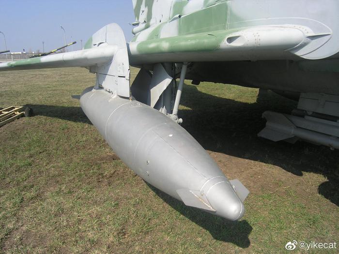 Сухой Су-17M（C-32M）/Sukhoi Su-17M（S-32M）歼击轰炸机