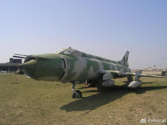 Сухой Су-17M（C-32M）/Sukhoi Su-17M（S-32M）歼击轰炸机