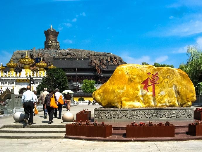 上海最有气派的一座寺庙东林寺，拥有三项大世界吉尼斯纪录