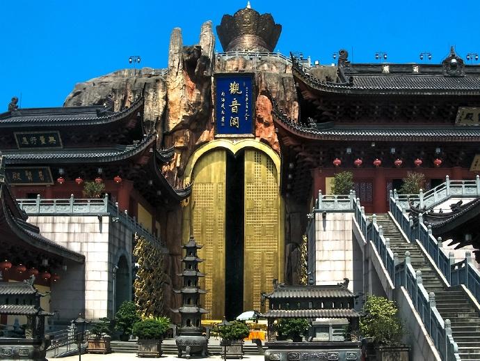 上海最有气派的一座寺庙东林寺，拥有三项大世界吉尼斯纪录
