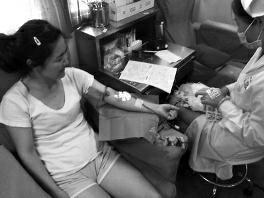 咸阳一名高龄产妇急需“熊猫血” 休假护士挺身而出献血