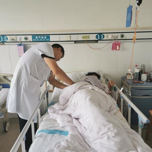 望城恒康医院成功为小儿麻痹后遗症患者实施肾结石手术