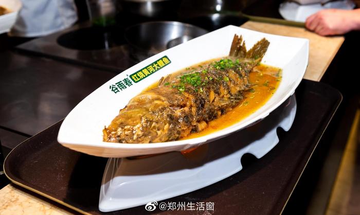 近日，美团点评发布了一组郑州餐饮大数据。数据显示