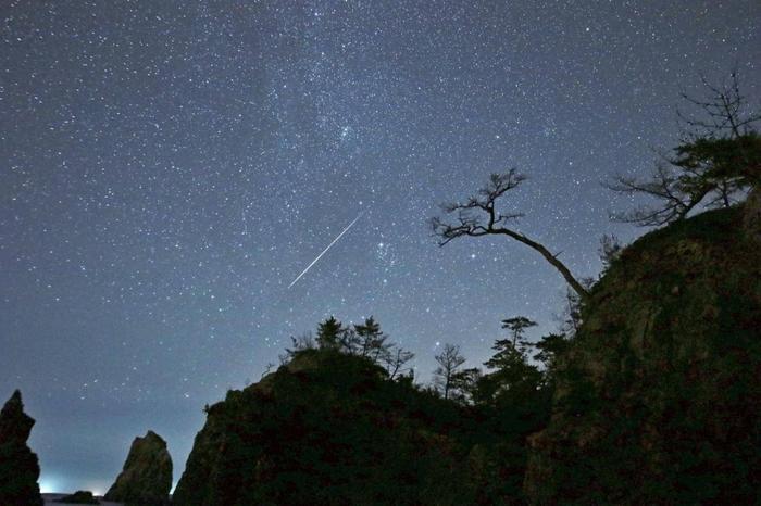 错过了英仙座流星雨？没关系，来看看天鹅座κ流星雨，今天是峰值