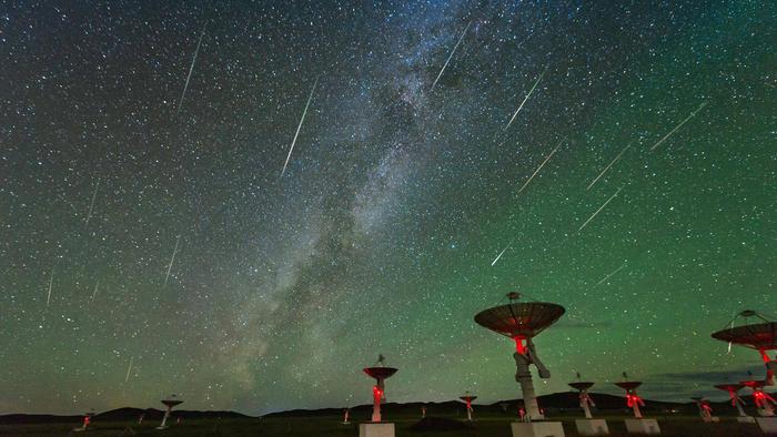 错过了英仙座流星雨？没关系，来看看天鹅座κ流星雨，今天是峰值