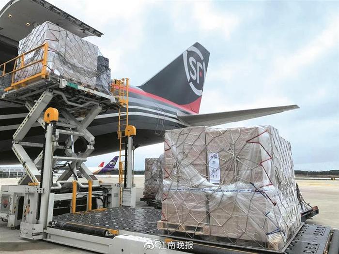 中欧货运航线提前复航 88576公斤欧洲物资飞抵无锡