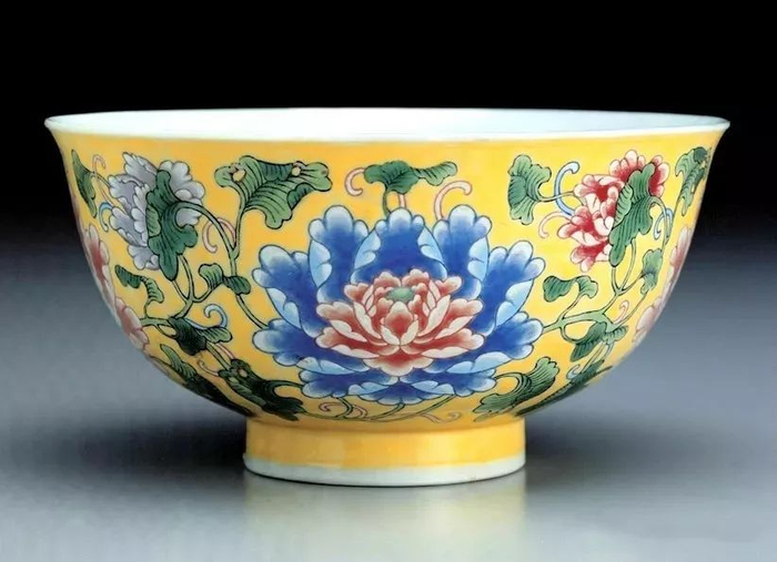 清朝彩瓷之冠——珐琅彩瓷器，康熙一朝试烧30年才