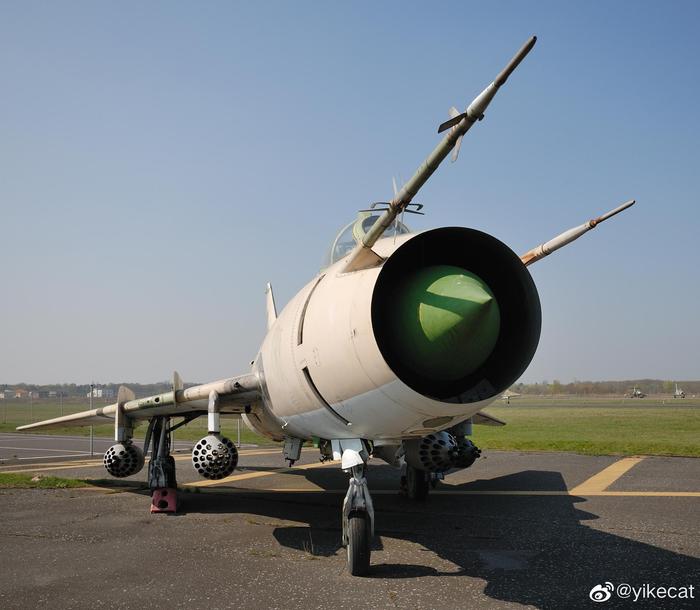 Сухой Су-17M（C-32M）/Sukhoi Su-17M（S-32M）歼击轰炸机