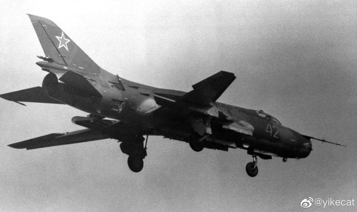 Сухой Су-17M（C-32M）/Sukhoi Su-17M（S-32M）歼击轰炸机