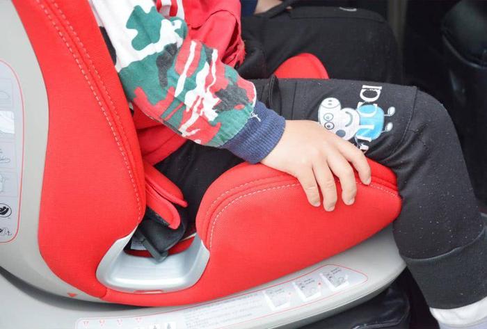kiwy艾莉儿童安全座椅：呵护宝宝的安全，出门更放心