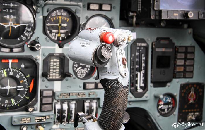 Сухой Су-27/Sukhoi Su-27系列战斗机——综述