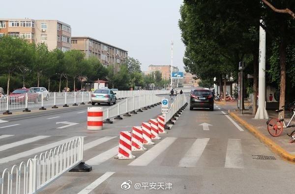 位于河西区平江道上的天津市医科大学第二医院（医大二附属医院）门前