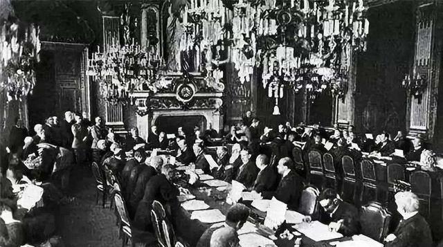 巴黎和会英国支持将山东半岛转给日本，华盛顿会议时为何又反对