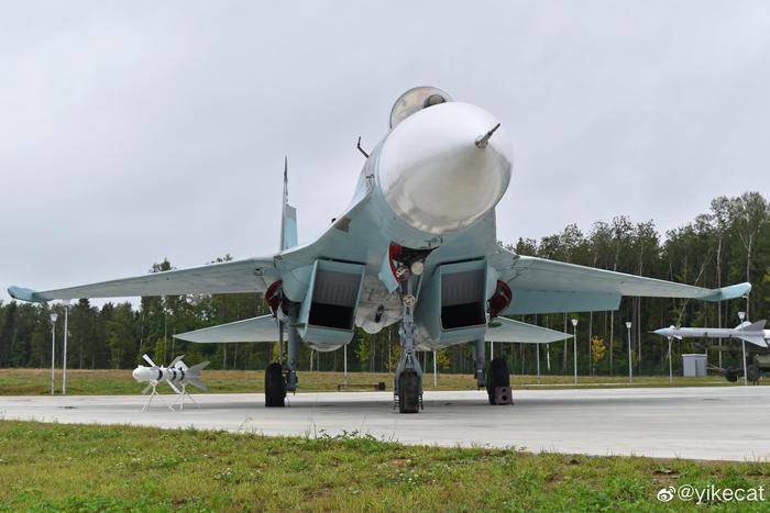 Сухой Су-27/Sukhoi Su-27系列战斗机——综述