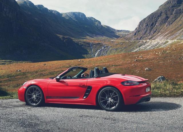 保时捷718Boxster T，加速从0-62英里每小时在5.1秒