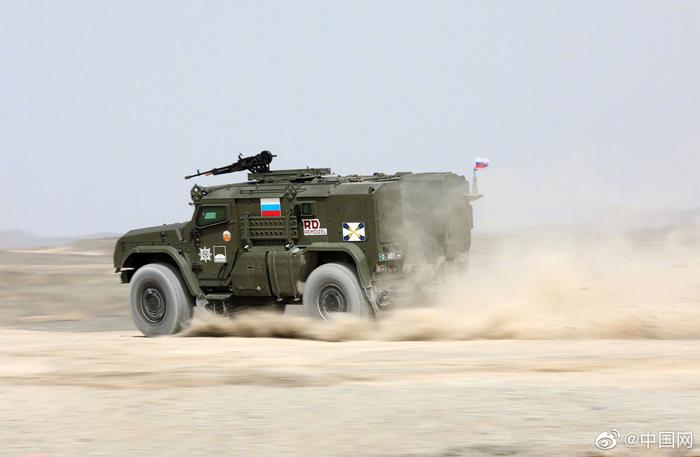 俄新型“台风”轮式装甲车亮相“国际军事比赛-2019”