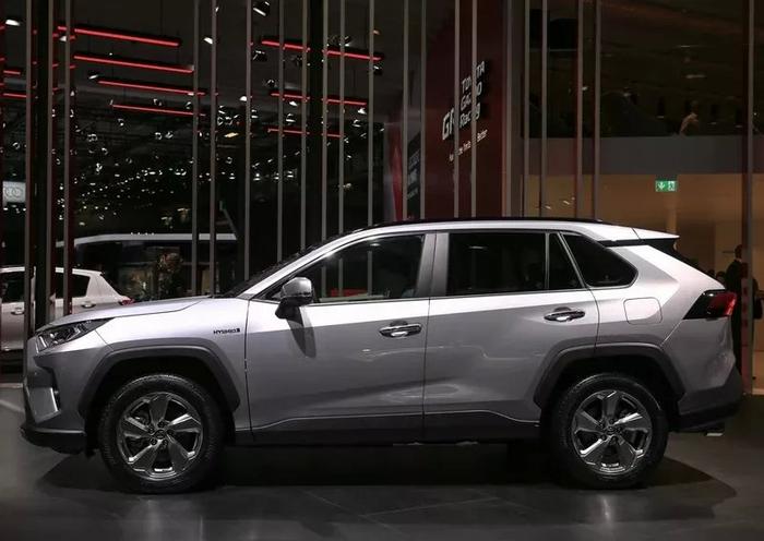 全新一代国产RAV4，延续海外版设计，没了“小书包”有些不适应