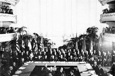 巴黎和会英国支持将山东半岛转给日本，华盛顿会议时为何又反对