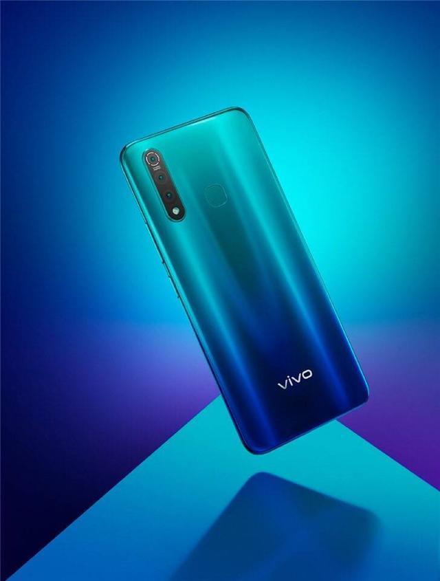 vivo Z5x今日正式发布 挖孔屏或成做大短板