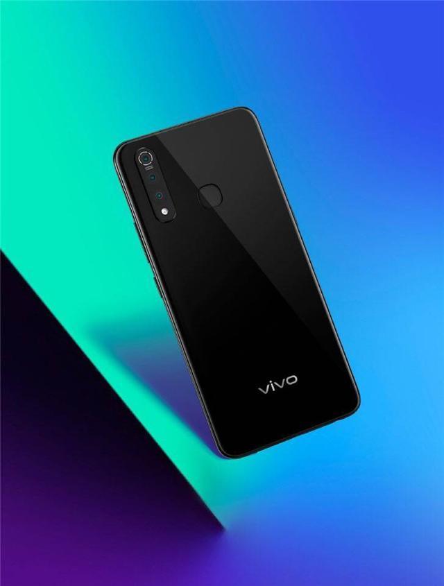 vivo Z5x今日正式发布 挖孔屏或成做大短板