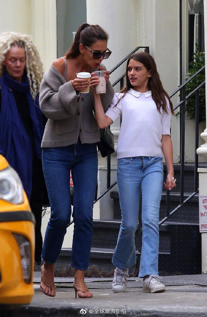 Katie Holmes 凯蒂·霍尔姆斯 和女儿Suri Cruise 苏瑞·克鲁斯 近期街