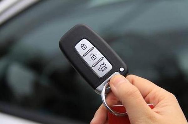 汽车遥控钥匙上的按键都表示什么意思 怎么使用