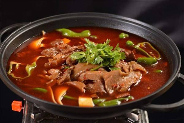 【舌尖上的香格里拉】牦牛、藏香猪、迪庆土鸡为何能称霸迪庆火锅界