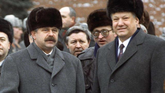 苏联解体之后，俄罗斯总统叶利钦为什么要“炮打白宫”？
