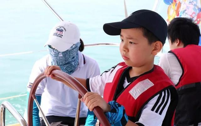 三亚研学旅行：青少年最好的锻炼可能在大海帆船上