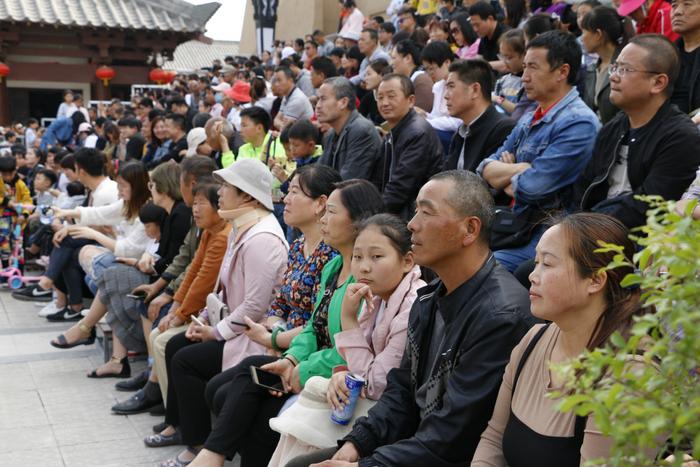 穿汉服玩蹴鞠 观看实景剧《王昭君》西安宣平里嗨翻你的五一小长假