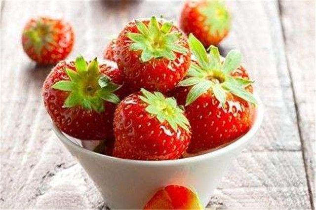 怀孕后，孕妈咪可以吃草莓吗？草莓吃多了会发胖吗？