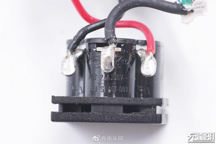 拆解报告：Razer雷蛇65W USB PD充电器RC30-0239