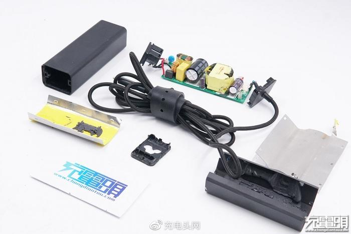 拆解报告：Razer雷蛇65W USB PD充电器RC30-0239