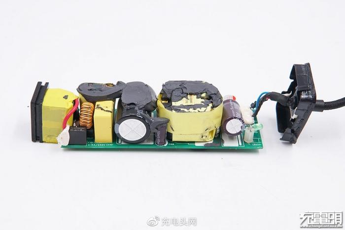 拆解报告：Razer雷蛇65W USB PD充电器RC30-0239