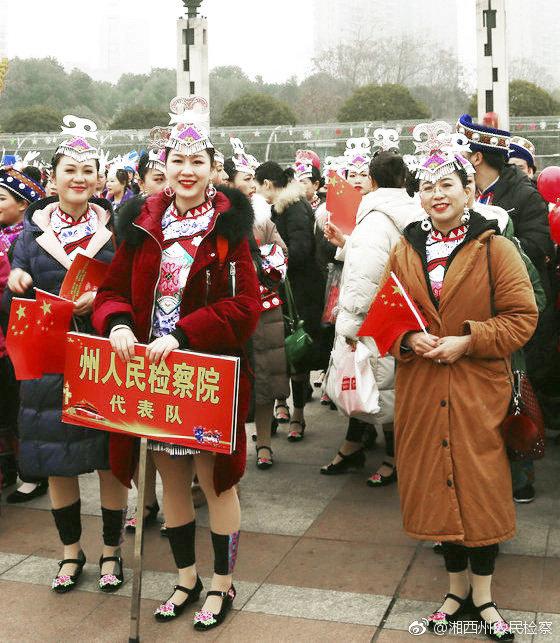 3月4日，湘西州吉首市世纪广场人山人海