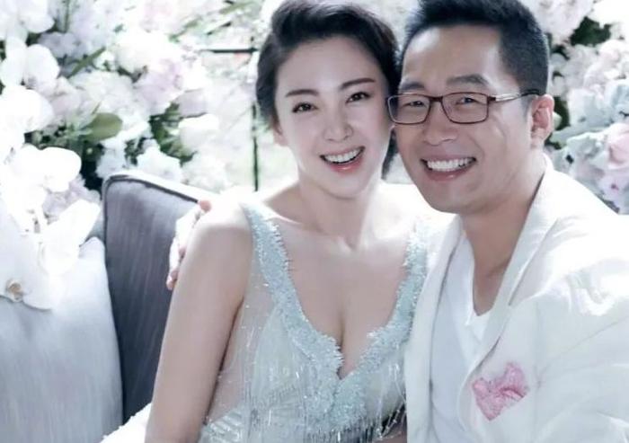 同样是闪婚，张雨绮持刀划伤丈夫，她结婚11年从未动手幸福如初