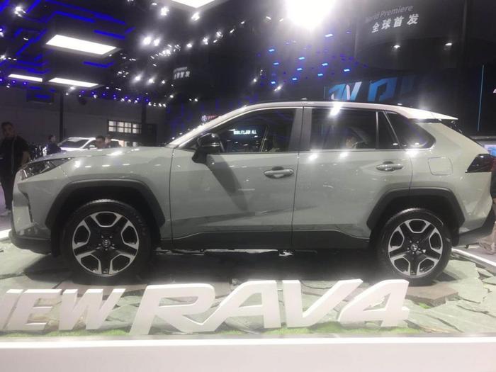 谁会是今年最火的SUV车型？福特Escape对比丰田全新RAV4荣放