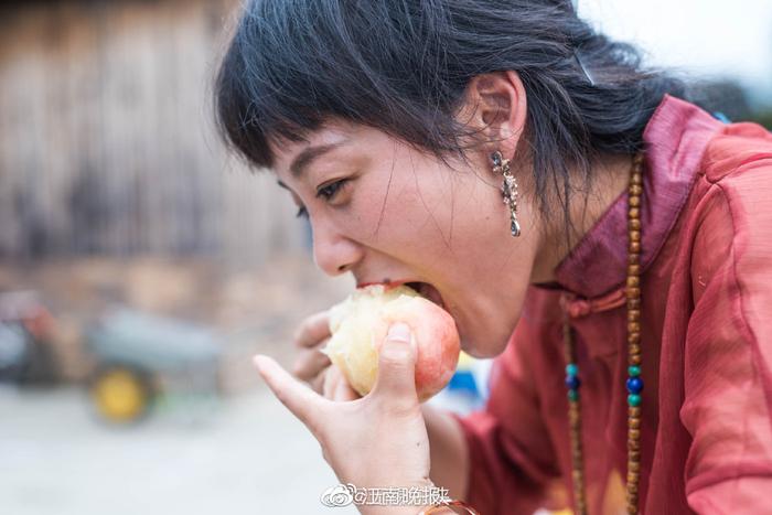 白凤桃遭遇“小年”，湖景桃值得期待！“蜜桃季”过半，且吃且珍惜