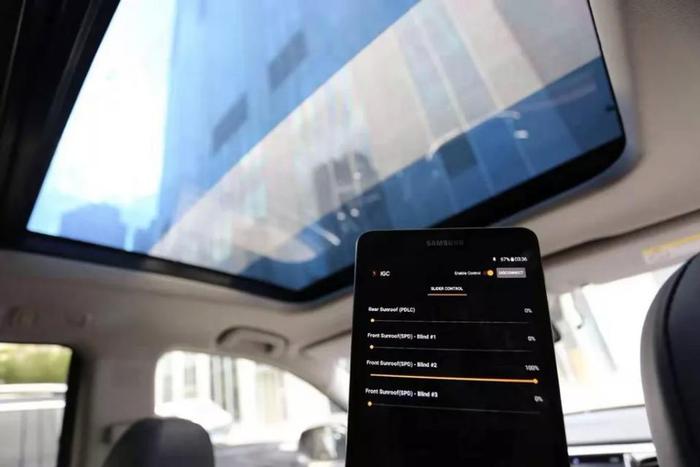 车窗也要变成电子产品了?未来可用手机控制变色